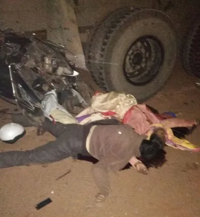 ଟ୍ରକ୍‌ ପଛରେ ପିଟିହେଲା ବାଇକ୍‌, ଦୁଇ ମୃତ