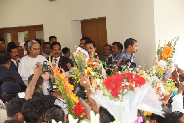 ନବୀନ ନିବାସଠାରେ ମୁଖ୍ୟମନ୍ତ୍ରୀଙ୍କୁ ନବବର୍ଷ ଶୁଭେଚ୍ଛା ଜଣାଇବାକୁ ଦଳୀୟ କର୍ମୀ, ନେତା ଓ ଜନସାଧାରଣଙ୍କ ଭିଡ଼(ଅପର୍ତ୍ତି)