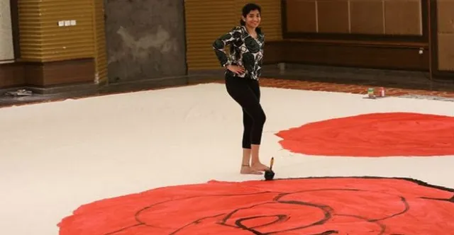 ଗିନିଜ୍‌ ରେକର୍ଡ ପାଇଁ ୯ ଘଣ୍ଟା ଧରି ପାଦରେ ଚିତ୍ର ଆଙ୍କିଲେ ଯୁବତୀ