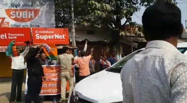 ମନ୍ତ୍ରୀଙ୍କୁ ବିଜେପିର କଳାପତାକା ପ୍ରଦର୍ଶନ, ୧୦ ଅଟକ