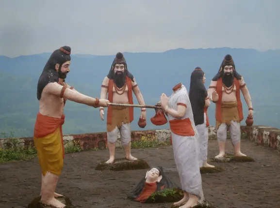 ମାଆଙ୍କୁ ଖୁବ୍‌ ଭଲପାଉଥିବା ସତ୍ତ୍ୱେ କାହିଁକି ତାଙ୍କ ମୁଣ୍ଡ କାଟିଥିଲେ ପର୍ଶୁରାମ? ଶିରଛେଦନ ପରେ ବଞ୍ଚିଲେ କି ରେଣୁକା?