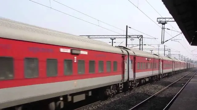 ରାଜଧାନୀ ଏକ୍ସପ୍ରେସରେ ନିଆଁ, ଦେଢ ଘଣ୍ଟା ବିଳମ୍ବରେ ଛାଡ଼ିଲା