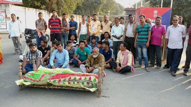 ଅଜଣା ଗାଡ଼ି ଧକ୍କାରେ ମହିଳା ମୃତ, ସହାୟତା ଦାବିରେ ରାସ୍ତାରୋକ