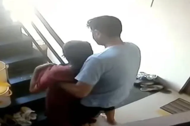 ରୋଗିଣା ମା’ଙ୍କୁ ଛାତରୁ ଠେଲିଦେଲେ ପ୍ରଫେସର