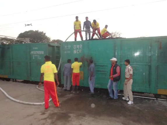 କୋଇଲା ବୋଝେଇ ଟ୍ରେନରେ ନିଆଁ