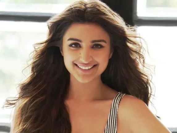 ପରିଣୀତି ଚୋପ୍ରାଙ୍କ ସ୍ଥାନରେ ଅକ୍ଷୟ କୁମାରଙ୍କ ଫଟୋ ଟ୍ଵିଟ୍‌ କରିଥିବାରୁ ସମାଲୋଚିତ ହେଲେ କରଣ ଜୋହର