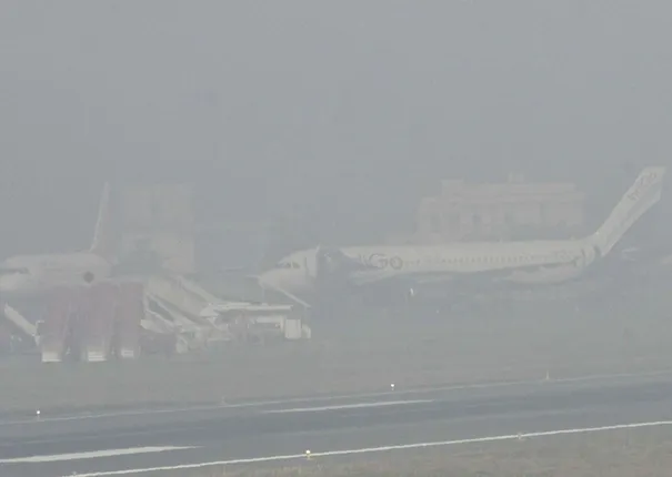 ଘନ କୁହୁଡ଼ି ଯୋଗୁଁ ଦିଲ୍ଲୀ ଏୟାରପୋର୍ଟରେ ବିମାନ ଚଳାଚଳ ବ୍ୟାହତ