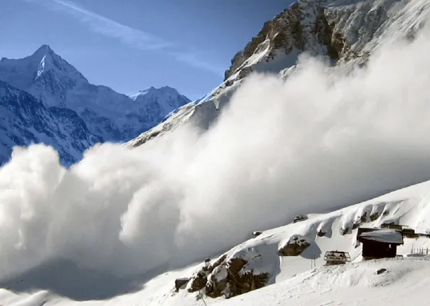 କୁପଓ୍ଵାରା ତୁଷାର ସ୍ଖଳନ: ୨ ଉଦ୍ଧାର, ୧୦ ମୃତ