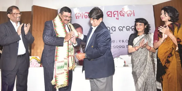 ପ୍ରେମରେ ସାରା ବିଶ୍ୱକୁ ଜିଣି ହେବ