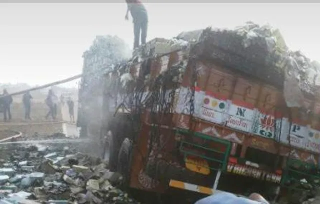 ବାଲେଶ୍ୱର: ଦୁଇ ଟ୍ରକ୍‌ ମଧ୍ୟରେ ଧକ୍କା, ଜଳିଗଲା ଦିଆଶିଲି ବୋଝେଇ ଟ୍ରକ୍‌