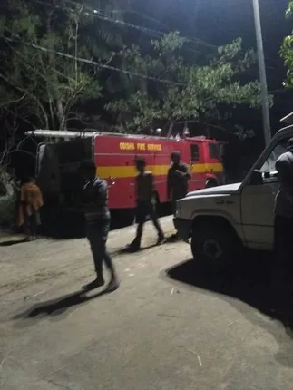 ୩ ଘଣ୍ଟା ପରେ ପହଞ୍ଚିଲା ଦମକଳ ଗାଡ଼ି