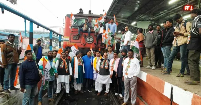 ବିଜେପିର ‘ହରତାଳ’, କଂଗ୍ରେସର ‘ବନ୍ଦ’ ଯୋଗୁଁ ଗାଡ଼ିମଟର ଚଳାଚଳ ବନ୍ଦ, ଟ୍ରେନ ଅଟକାଇଲେ କଂଗ୍ରେସ କର୍ମୀ