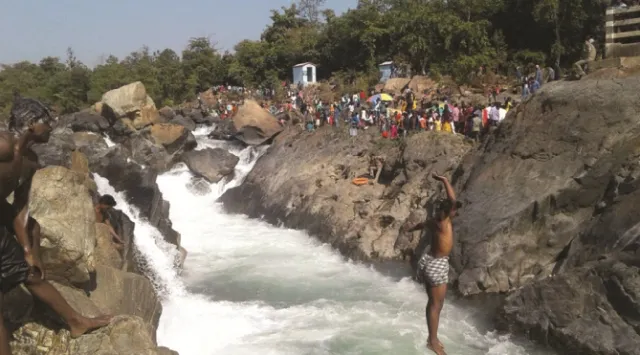 ଭୀମକୁଣ୍ଡରେ ବୁଡ଼ ପକାଇଲେ ୫୦ ହଜାର ଶ୍ରଦ୍ଧାଳୁ 