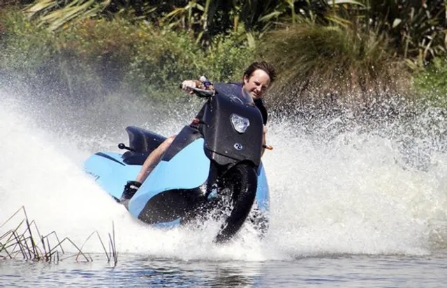 ରାସ୍ତାରେ ଯେମିତି ପାଣିରେ ବି ସେମିତି ଚାଲିବ ଏହି ସ୍କୁଟର