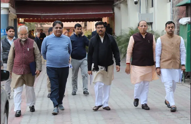 ବରଗଡ଼ ଜିଲ୍ଲାପାଳ, ଏସପିଙ୍କୁ ହଟାଇବାକୁ ବିଜେପିର ଦାବି, ନିର୍ବାଚନ କମିସନଙ୍କୁ ଭେଟିଲା ବିଜେପି ଟିମ୍‌