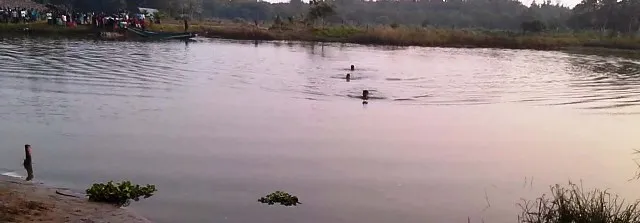 ବୁଡ଼ିଗଲା ଡଙ୍ଗା, ଅଳ୍ପକେ ବର୍ତ୍ତିଲେ ୨୫ ପର୍ଯ୍ୟଟକ