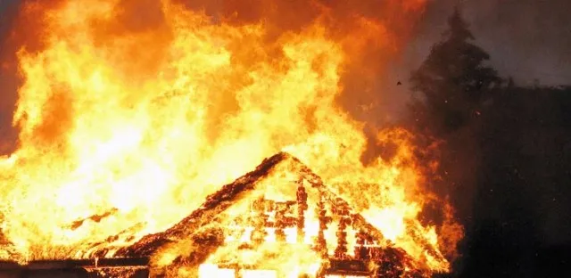 ଦୁଇଟି ଦୋକାନ ଜାଳିଦେଲେ ଦୁର୍ବୃତ୍ତ