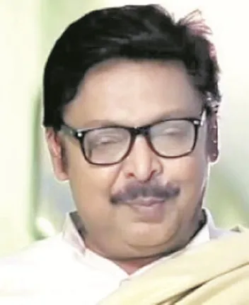 ଦୁଇ ପିଅନ ଦୌଡ଼ିରେ ବାନ୍ଧି ଝୁଲେଇ ଝୁଲେଇ ସ୍କୁଲ୍‌ ନେଉଥିଲେ