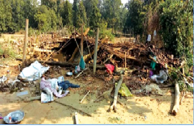 କାଲକାଠ ଗାଁରେ ହାତୀ ଉପଦ୍ରବ, ୪ ଘର ଭାଙ୍ଗିଲେ:ଗ୍ରାମବାସୀ ଆତଙ୍କିତ, ଖୋଲା ଆକାଶ ତଳେ ବିପନ୍ନ