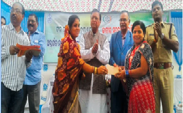 ଏସ୍‌ଏଚ୍‌ଜି ଉନ୍ନୟନ ପାଣ୍ଠି ପ୍ରଦାନ