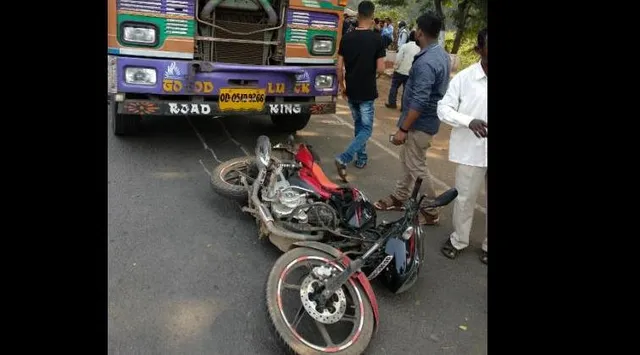 ଢ଼େଙ୍କାନାଳ: ମର୍ମନ୍ତୁଦ ସଡ଼କ ଦୁର୍ଘଟଣାରେ ଗୋଟିଏ ପରିବାରର ୪ ମୃତ