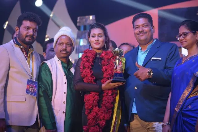 ଶେଫାଳୀ ଗ୍ଲୋରି କୁଇନ୍‌