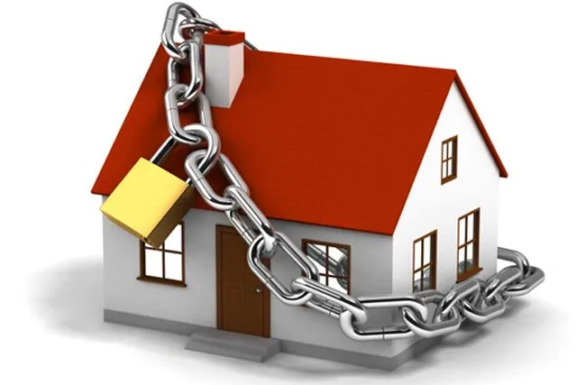 ମହିଳାଙ୍କ ରୂଣ ଖିଲାପ, ଘର ସିଲ୍‌ କଲା ବ୍ୟାଙ୍କ