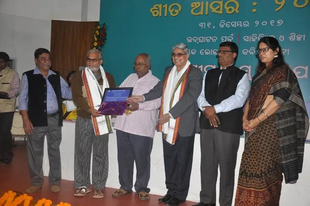 ସାହିତ୍ୟ ସମାଜକୁ ଦିଗ୍‌ଦର୍ଶନ ଦିଏ