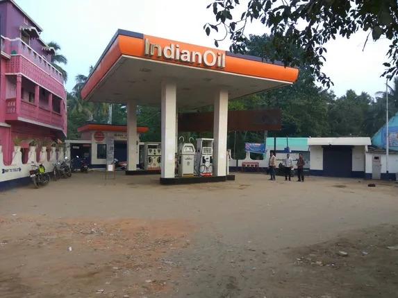 ସମ୍ବଲପୁରର ପେଟ୍ରୋଲ ପମ୍ପରେ ଲାଗିଛି କି ‘ଚାଇନା ଚିପ୍‌!’, ସନ୍ଦେହରେ ୩ଟି ବିଭାଗର ମିଳିତ ଚଢ଼ାଉ ଜାରି