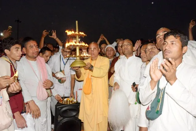 ଅବେଳରେ ଇସ୍କନ୍‌ର ସମୁଦ୍ର ଆଳତି : ମୁହଁ ଖୋଲିଲା ଗୋବର୍ଦ୍ଧନ ମଠ