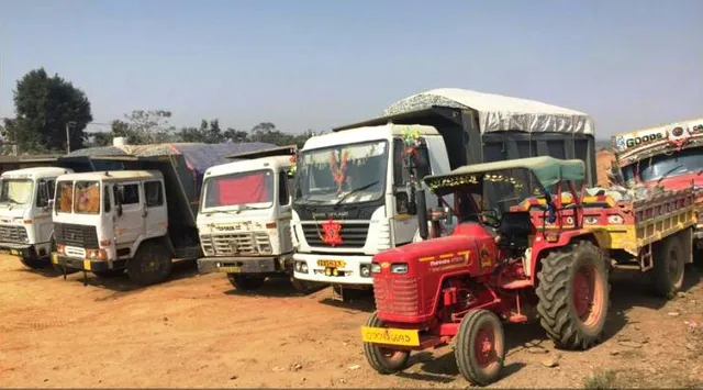 ଯାଜପୁର: ବେଆଇନ ଲଘୁଖଣିିଜ ପ୍ରଦାର୍ଥ ଚାଲାଣ  କରୁଥିବା ୧୦ଟି ଗାଡ଼ିକୁ ଜବତ କଲା ପ୍ରଶାସନ