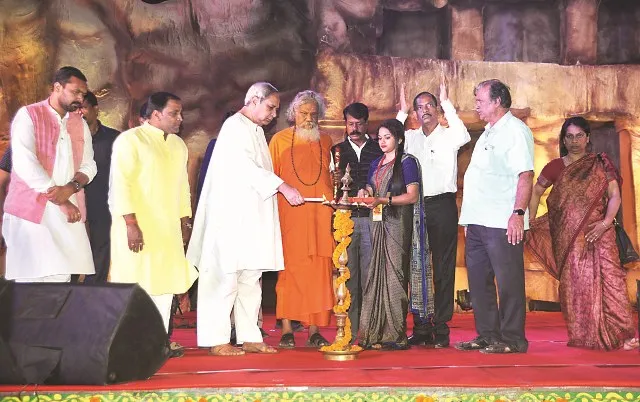 ଖଣ୍ଡଗିରି-ଉଦୟଗିରି ମହୋତ୍ସବ ଉଦ୍‌ଘାଟିତ : ‘ଘଡ଼ିମାରି ଉଦେ ଦଶରା ଜହ୍ନ’ରେ ଦୁଲୁକିଲା ମଞ୍ଚ