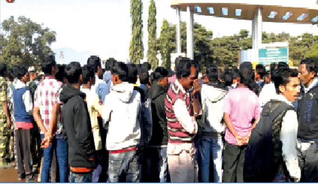 ନିଯୁକ୍ତି ନେଇ ବେଦାନ୍ତ ମୁଖ୍ୟ ଫାଟକରେ ଆନ୍ଦୋଳନ