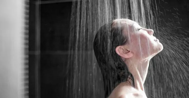 ଗାଧୋଇବା ପୂର୍ବରୁ ଖାଇଲେ କ’ଣ ହୁଏ ଜାଣନ୍ତୁ