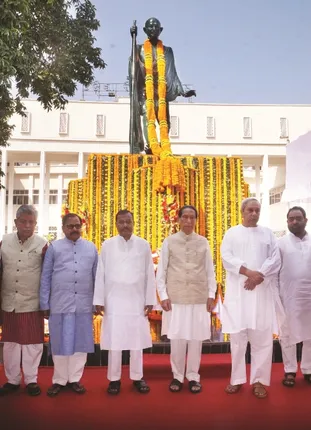 ପୁଣ୍ୟତିଥିରେ ଗାନ୍ଧିଜୀଙ୍କୁ ଶ୍ରଦ୍ଧାଞ୍ଜଳି