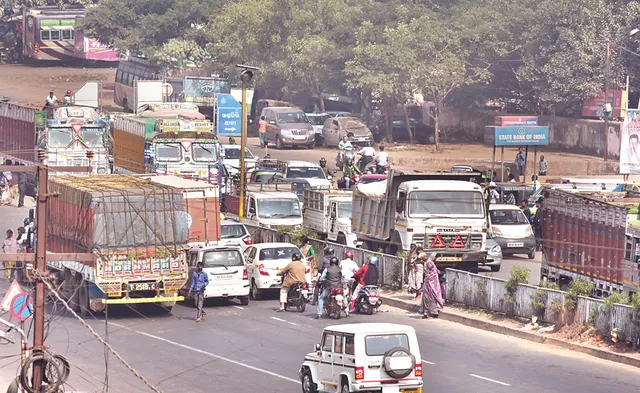 ପାଦେ ପାଦେ ବିପଦ