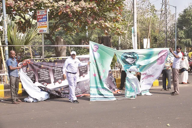 ହୋର୍ଡିଂ ଉଚ୍ଛେଦ ଅଭିଯାନ ଆରମ୍ଭ