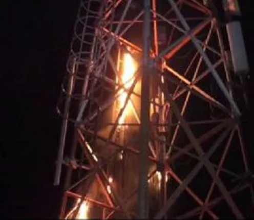 ମୋବାଇଲ୍‌ ଟାଓ୍ଵାର୍‌ରେ ନିଆଁ