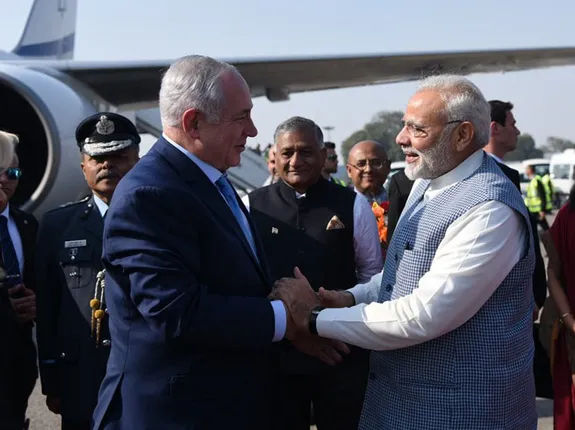 ଆଲିଙ୍ଗନ ନେଇ କଂଗ୍ରେସର ପରିହାସ