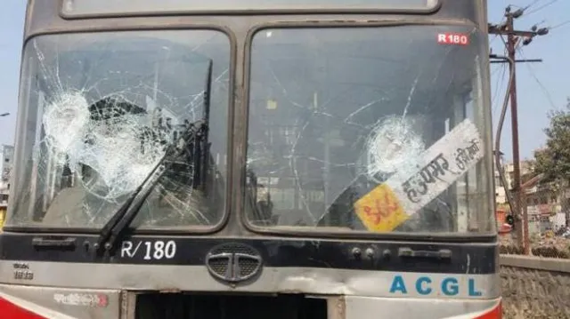 ମୁମ୍ବାଇ ପହଞ୍ଚିଲା ପୁନେ ହିଂସାର ନିଆଁ, ସ୍କୁଲ କଲେଜ ବନ୍ଦ, ଶତାଧିକ ବସ ଭଙ୍ଗାରୁଜା