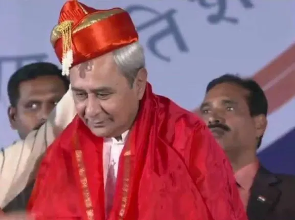 ପୁନେରି ପଗଡ଼ି, ଷ୍ଟାଣ୍ଡିଂ ଓଭେସନ୍‌