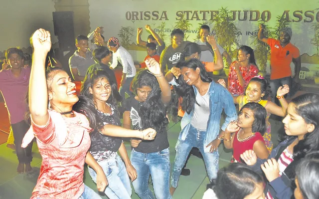 ସ୍ୱାଗତମ୍‌ ୨୦୧୮ : ମଧ୍ୟରାତ୍ରିରେ ମଉଜ