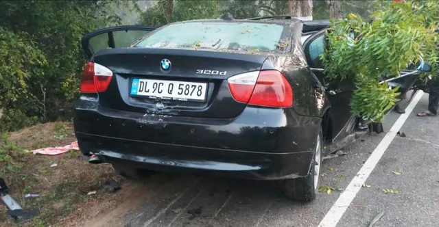 ପୁରୀ: ଗଛରେ ପିଟି ହେଲା ବିଏମଡବ୍ଲ୍ୟୁ କାର, ଯୁବକ ମୃତ, ଯୁବତୀଙ୍କ ସହିତ ୩ ଗୁରୁତର