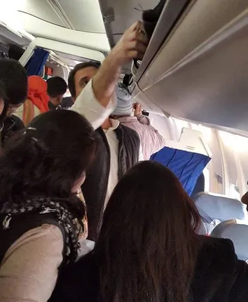 ବିମାନ ଭିତରେ ମହିଳାଙ୍କୁ ଏଭଳି ସାହାଯ୍ୟ କଲେ ରାହୁଲ