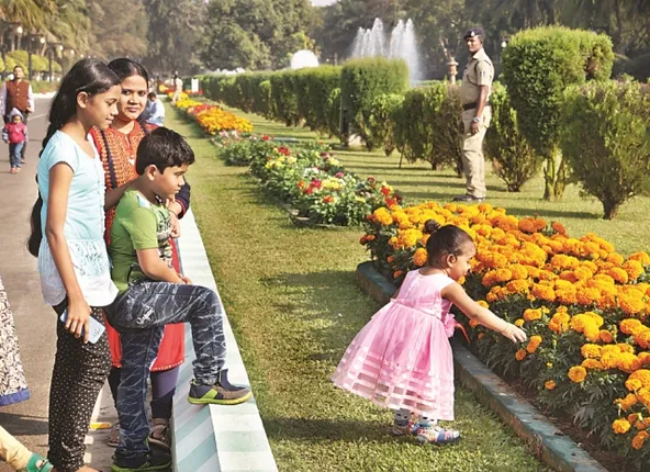 ଖୋଲିଲା ରାଜଭବନ ଉଦ୍ୟାନ  : ପ୍ରଥମ ଦିନରେ ୪ହଜାର ପର୍ଯ୍ୟଟକ