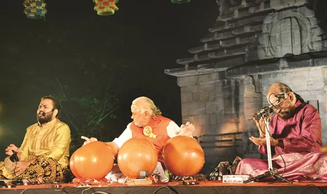 ରାଜାରାଣୀ ସଂଗୀତ ମହୋତ୍ସବ : ଘଟମ୍‌ରେ ୩ ପିଢ଼ିର ଚମତ୍କତ ସ୍ୱର