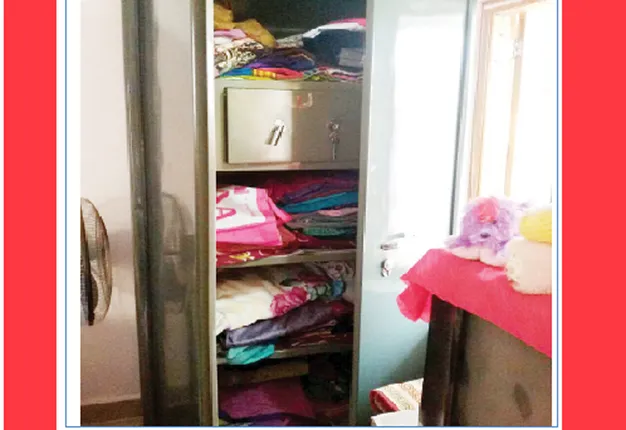 ଗୋଟିଏ ରାତିରେ ଦୁଇଟି ଚୋରି