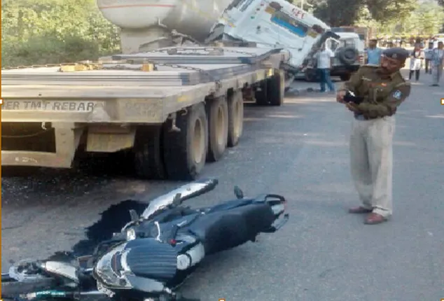 ୫ଟ୍ରକ ଦୁର୍ଘଟଣା ଗ୍ରସ୍ତ