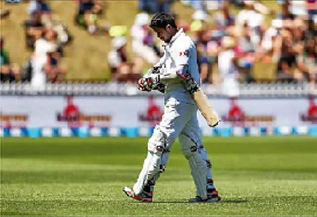 ପ୍ରଶଂସକଙ୍କୁ ପିଟିବା ମହଙ୍ଗା ପଡ଼ିଲା