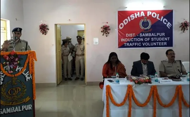 ସମ୍ବଲପୁରରେ ଟାଫିକ୍‌ ନିିୟନ୍ତ୍ରଣରେ ସାମିଲ ହେଲେ ୧୦୦ ଛାତ୍ରଛାତ୍ରୀ